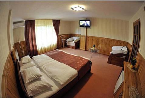 Trojka Hotel Es Panzio Ζολνοκ Δωμάτιο φωτογραφία